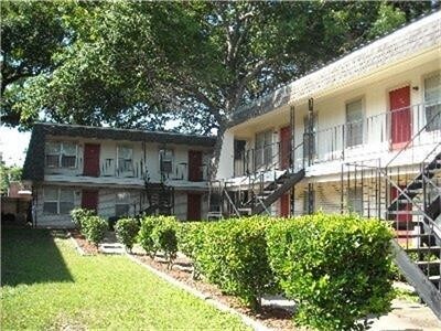 Building Photo - 499 W San Antonio St