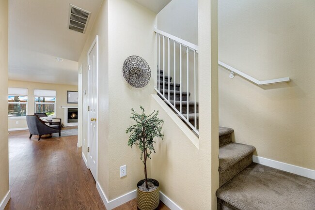 Foto del edificio - 3 Bed 2.5 Bath Townhome in Prime Boise Location!