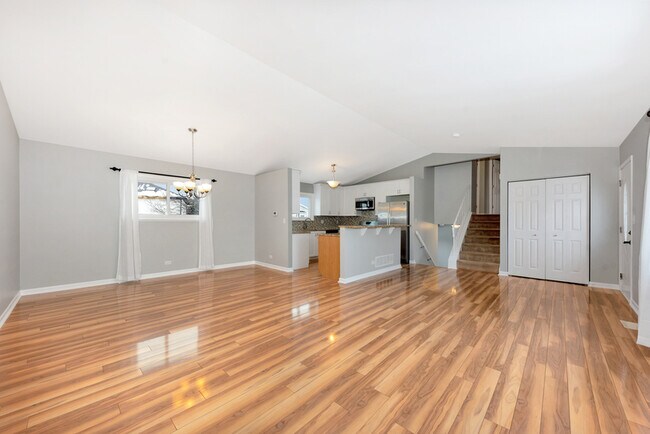 Building Photo - 274 N Janes Ave