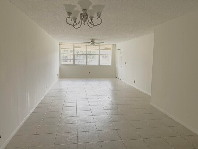 Building Photo - 2885 SW 22nd Ave