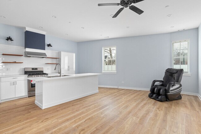 Foto del edificio - 8500 Georgiana Ave