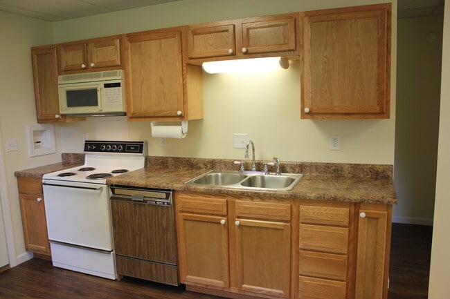 Building Photo - 156 May Ave