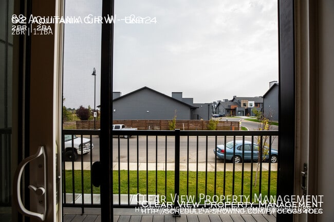 Building Photo - Close to the University! Modern and stylis...