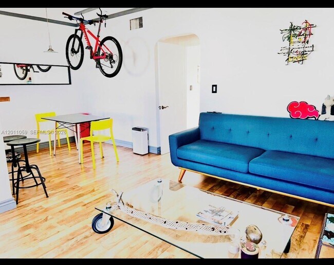 Building Photo - 8600 Byron Ave
