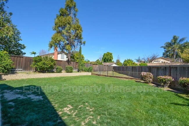 Foto del edificio - 2561 Exeter Ct