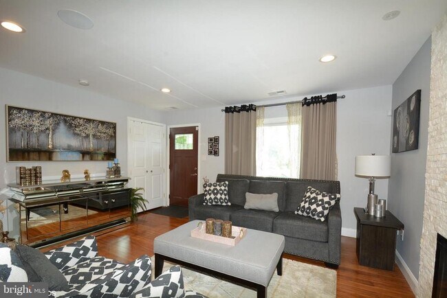Foto del edificio - 6317 Everglades Dr