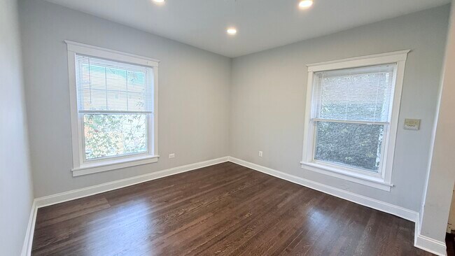 Foto del edificio - 3767 N Southport Ave