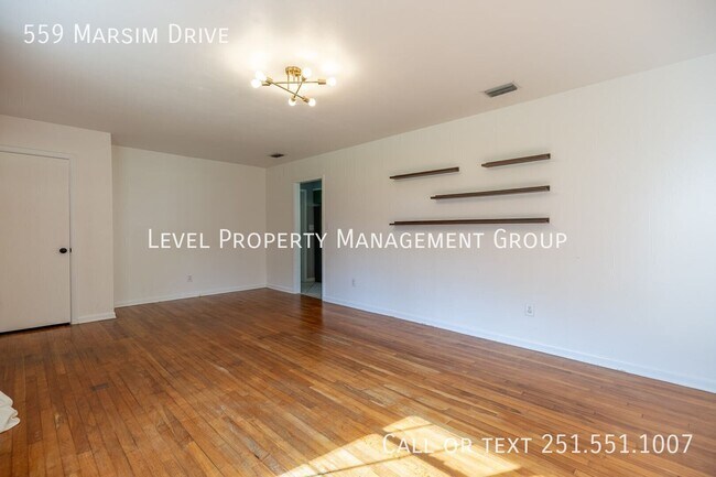 Foto del edificio - 559 Marsim Dr