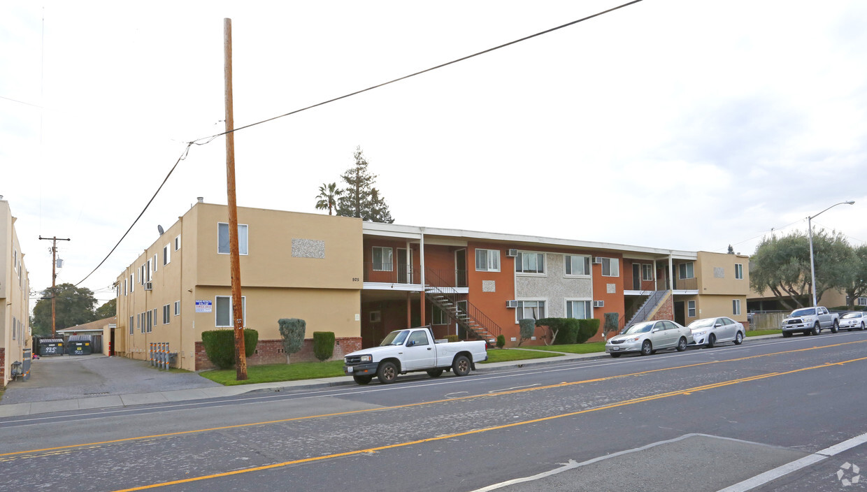 Primary Photo - 925 Pomeroy Ave