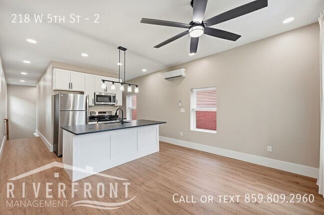 Foto del edificio - 218 W 5th St