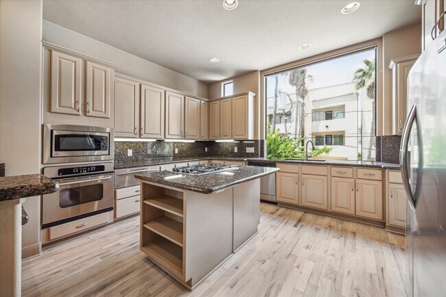 Foto del edificio - 5217 Lillian St