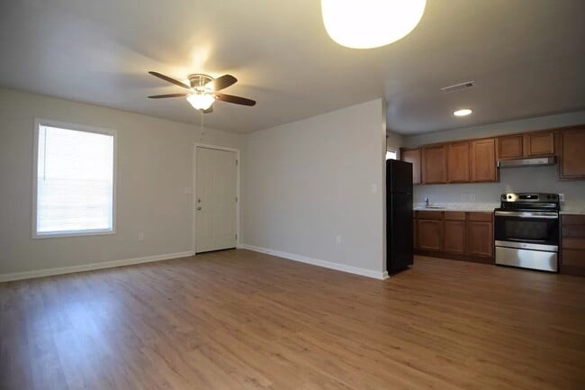 Building Photo - 1319 S 5th St