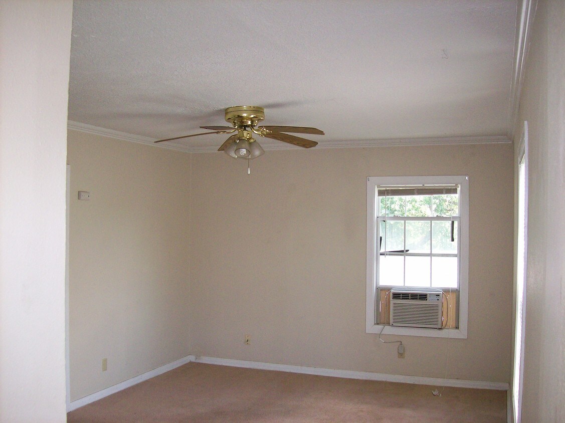 Primary Photo - 2105 2nd Ave