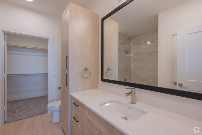 2BR, 2BA - 1,377SF - Bathroom 1 - Magnolia on Main