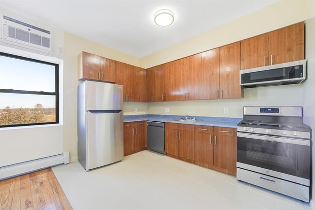 Building Photo - 520 Belleville Ave