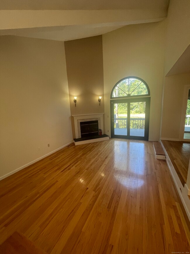 Building Photo - 60 Clintonville Rd