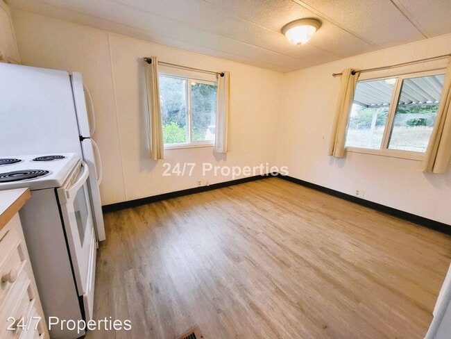 Building Photo - 2 br, 1 bath House - 24321 S. Railroad Dr