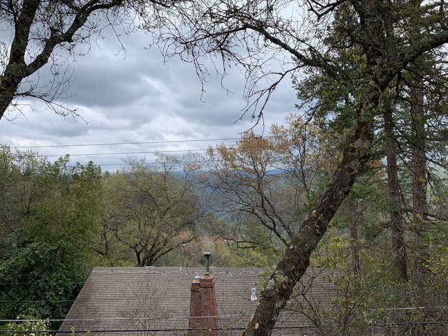 Building Photo - Close to canyon trails