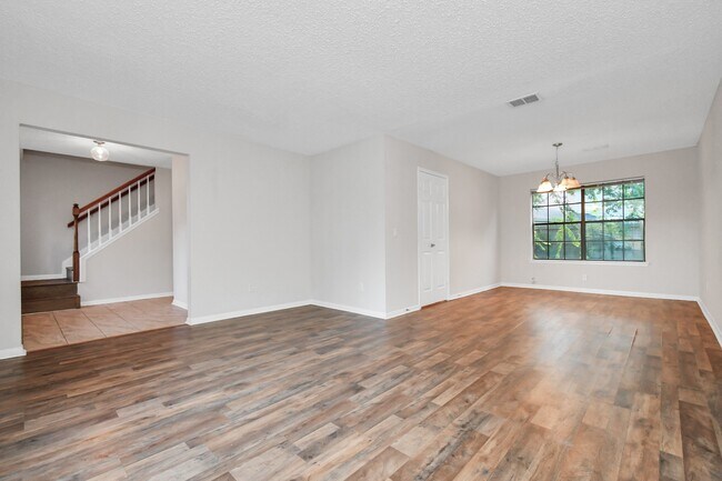 Foto del edificio - 8823 High Haven Dr
