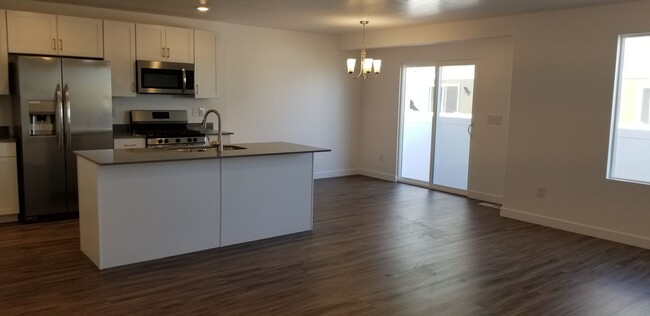 Foto del edificio - 3 Bedroom Town Home in Herriman Available ...