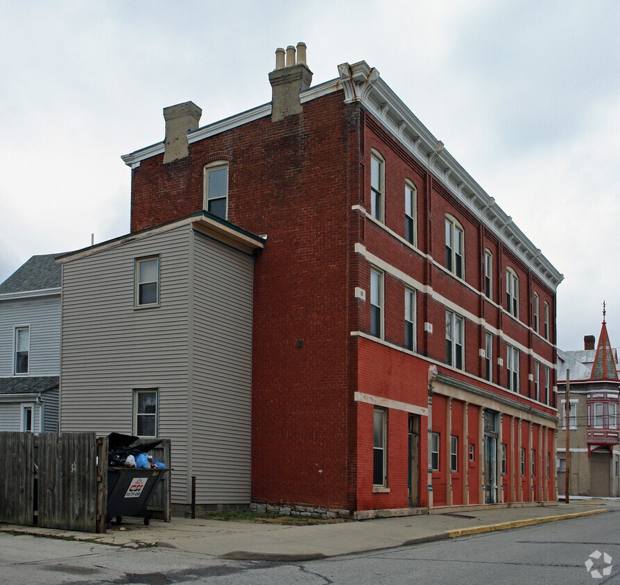 Building Photo - 617 Poplar St