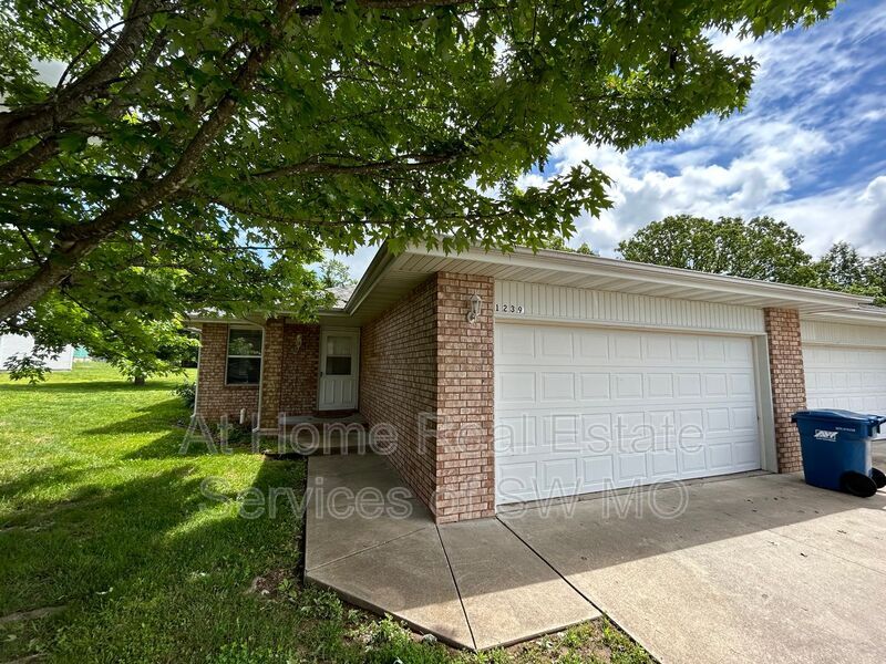 Foto principal - 1239 Bluegrass Rd