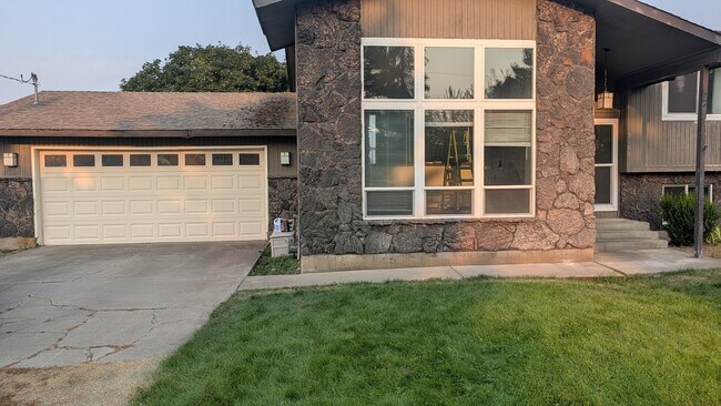 Foto del edificio - 3808 N Garry Rd
