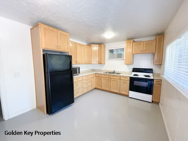 Building Photo - Cozy detached guest house in rural Vista!