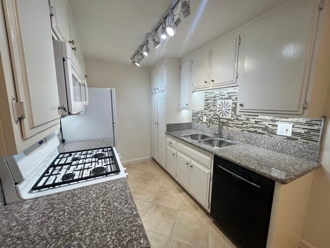 Foto del edificio - 3662 Midvale Ave