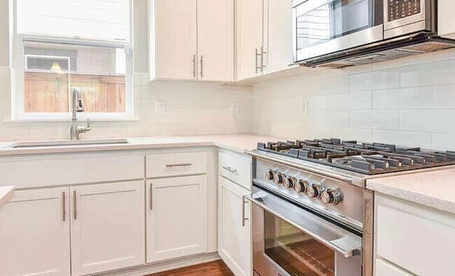 Foto del edificio - 1046 E Black Butte Ave