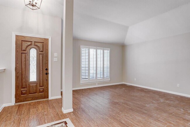 Building Photo - 1034 S Wellsford Dr