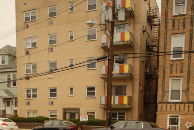 Foto del edificio - 256 Fowler Ave