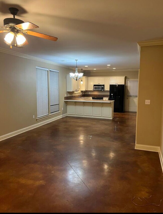 Living room, dinning room and kitchen - 3803 Northshore Ave