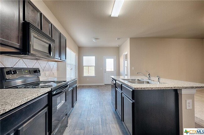 Foto del edificio - 15208 Shell Bark Cv