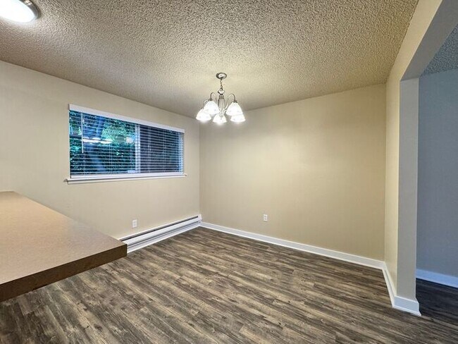Foto del edificio - AVAILABLE NOW! Spacious 2 Bed, 1.5 Bathroo...