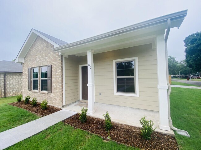 Building Photo - 100 Seay Ln