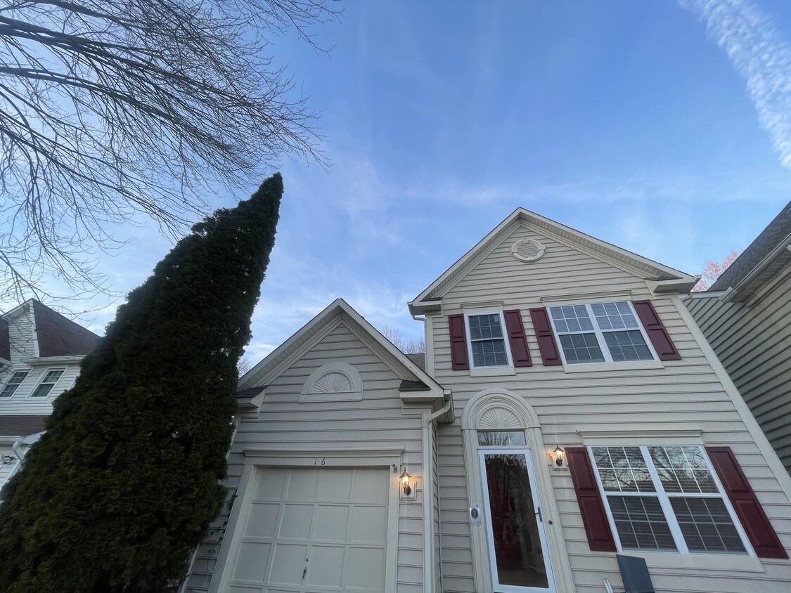 Primary Photo - 16 Regency Dr