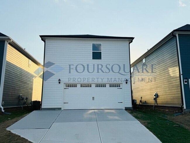 Foto del edificio - Modern 4-Bed / 2.5-Bath Single-Family Home with Loft, Gas Fireplace & 2-Car Garage – Near Downtow...
