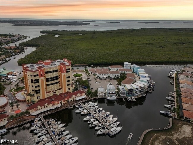Foto del edificio - 5781 Cape Harbour Dr