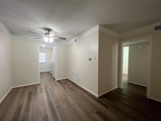 Building Photo - 500 Willow Dr