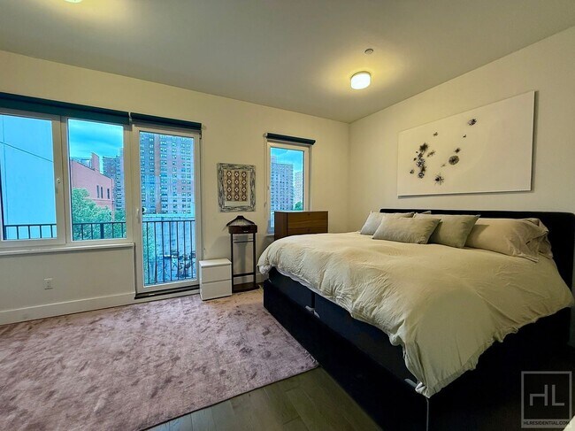 Foto del edificio - Penthouse 1 bed/1 bath w/ 2 roof decks
