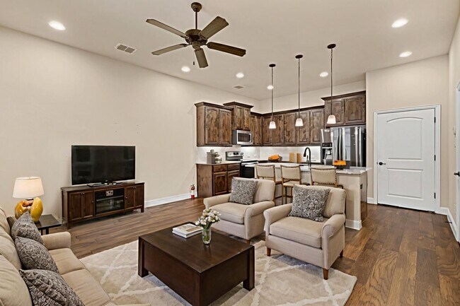 Foto del edificio - 1224 Pebblebrook Dr