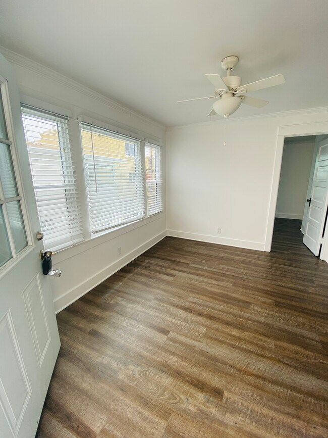 Livingroom - 61 10th Ct