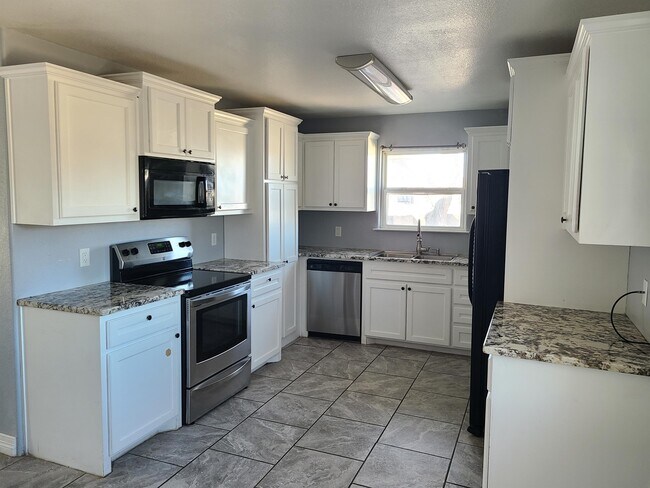 Building Photo - 310 Kessler Ave