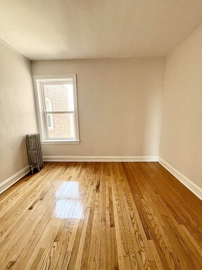 Building Photo - 2140 N Kildare Ave
