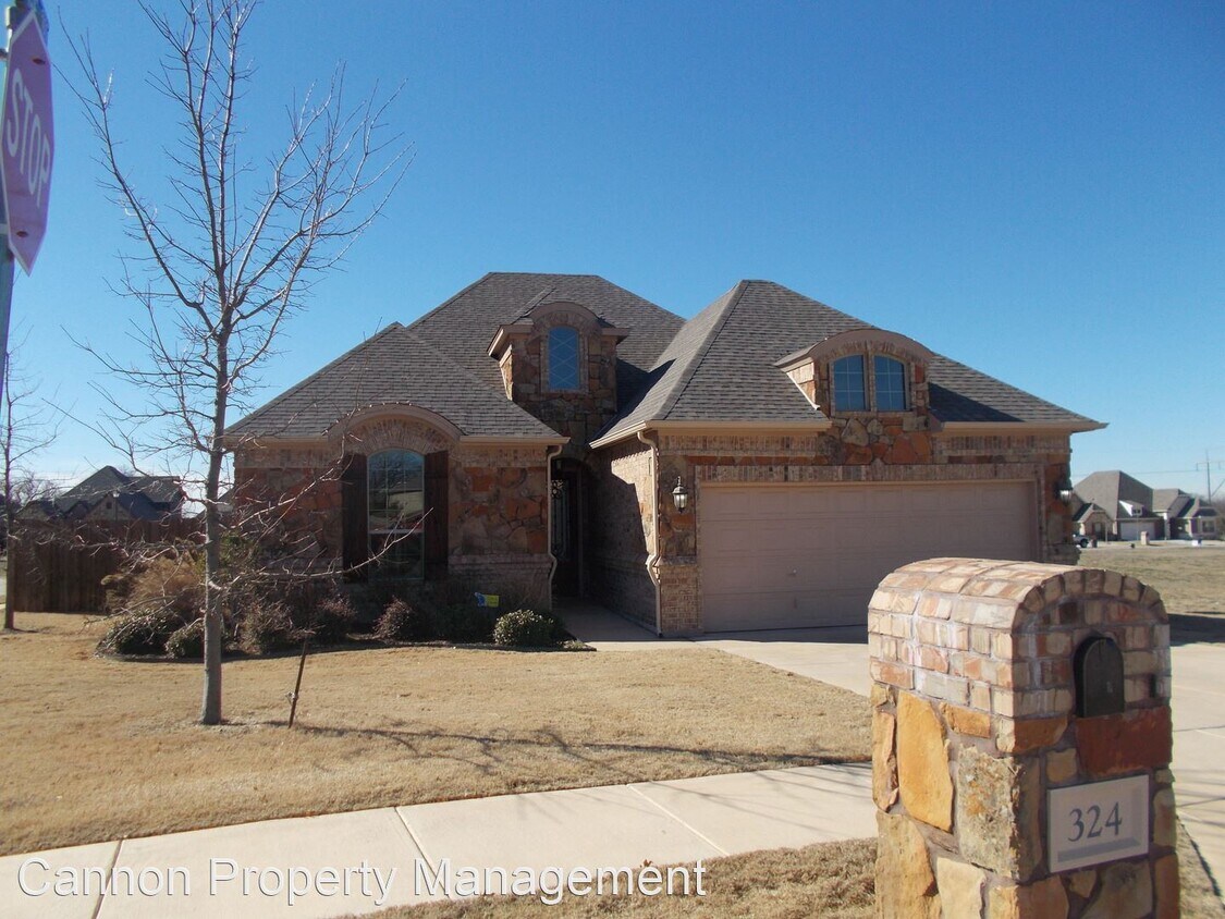 3 br, 2 bath House 324 College Ct House Rental in Decatur, TX