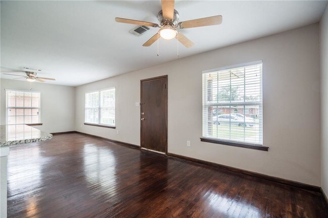 Building Photo - 1245 Arrowhead Dr