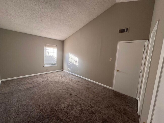 Foto del edificio - 4410 Sherrycrest Cove