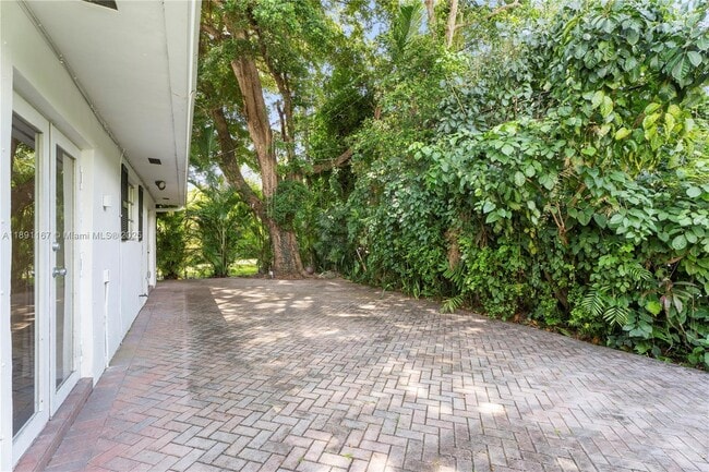 Foto del edificio - 5520 San Vicente St
