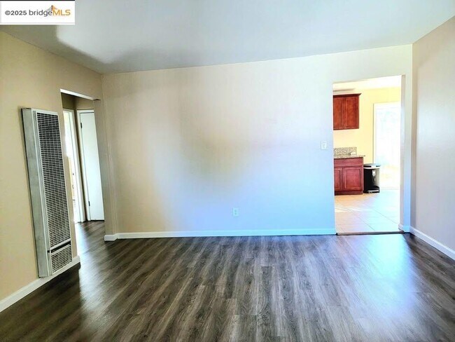 Foto del edificio - 305 W 13th St